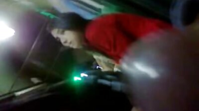 電車の中で舐められたエッチな女の子の猫 エロ 動画 ごっくん